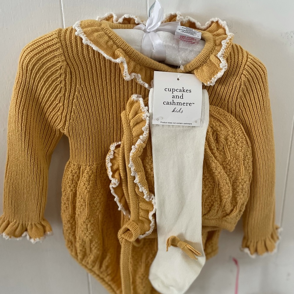 Cupcakes & Cashmere Knit Set Size 3/6 Mos